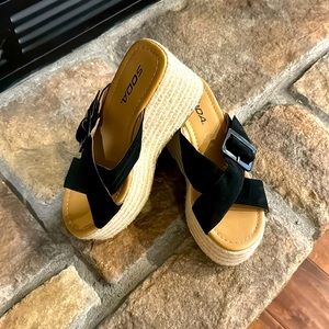 Women’s Soda Brand wedge sandals (never worn) sz 7
